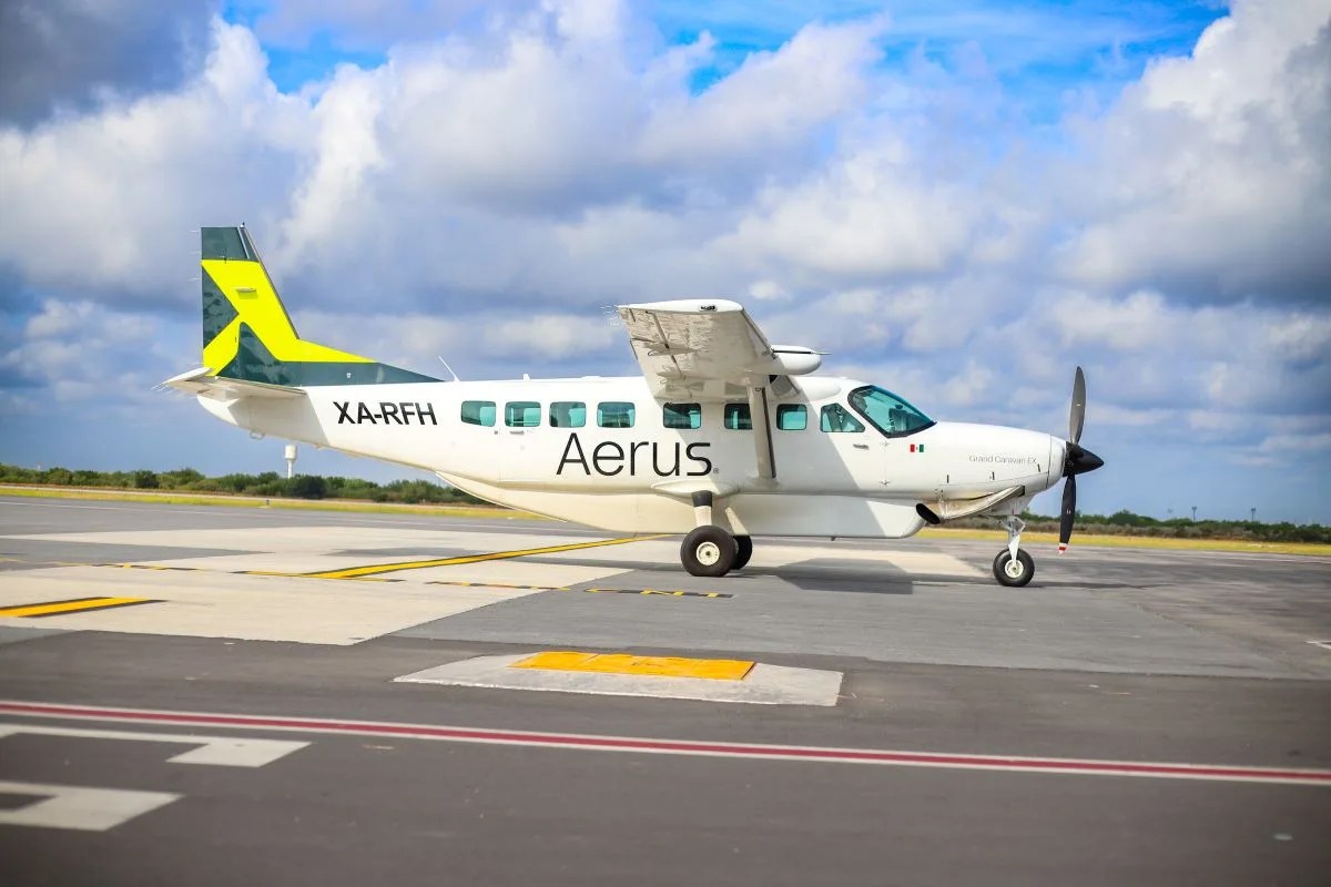 Foto ilustra la flota y operación de Aerus, destacando su enfoque en la aviación regional con aviones de capacidad reducida diseñados para conectar destinos de manera eficiente y accesible.