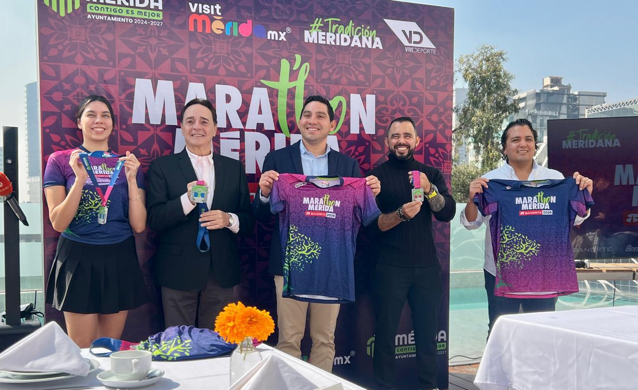 Autoridades de Mérida y organizadores presentan la camiseta y medalla oficiales del Marat´hon Mérida-Banorte 2026, en conferencia de prensa en CDMX