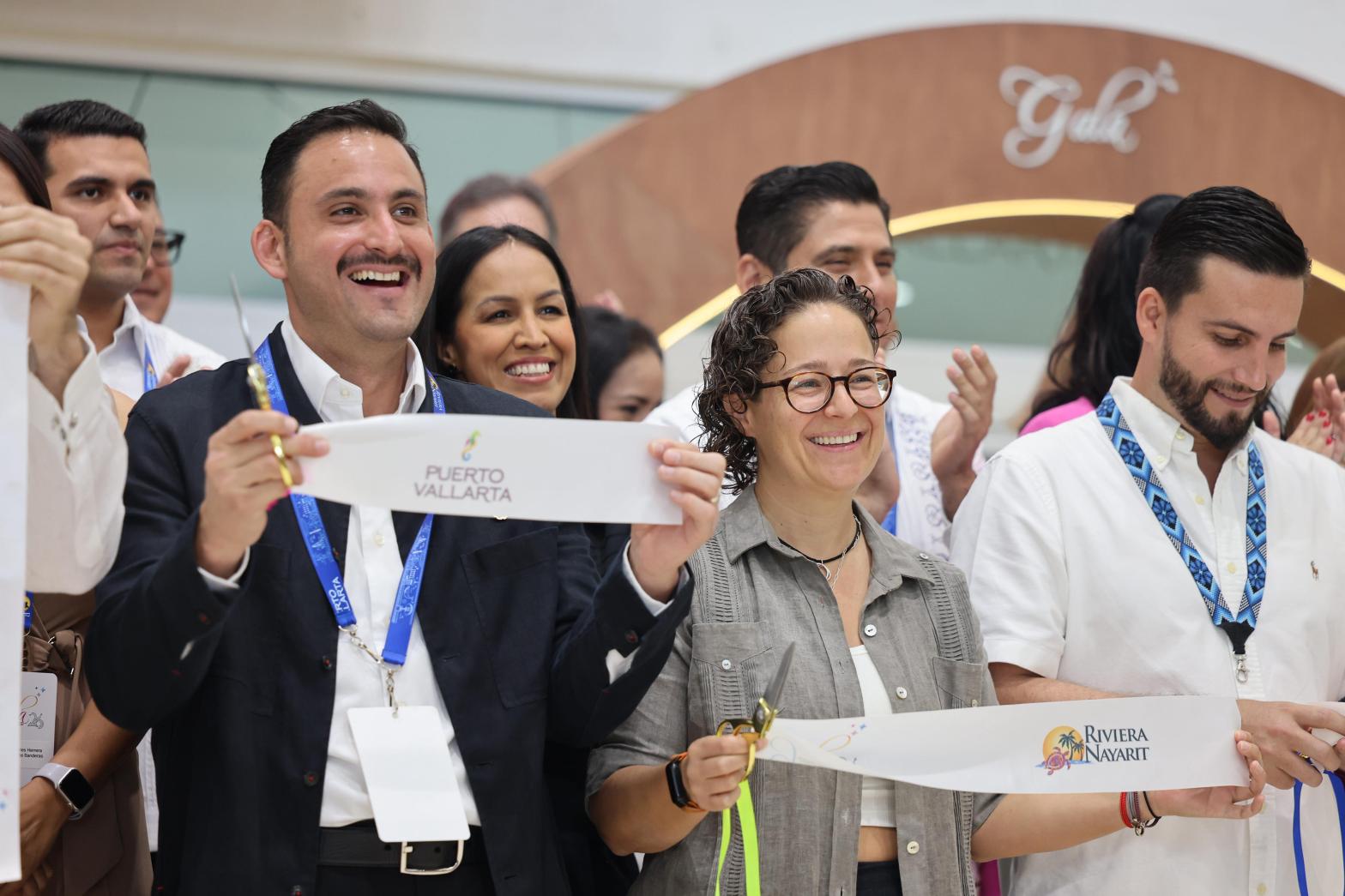 Juan Enrique Suárez del Real Tostado, secretario de Turismo de Nayarit, y Michelle Fridman, secretaria de Turismo de Jalisco, durante la inauguración de Gala Vallarta, encuentro de negocios turísticos entre Puerto Vallarta y Riviera Nayarit.