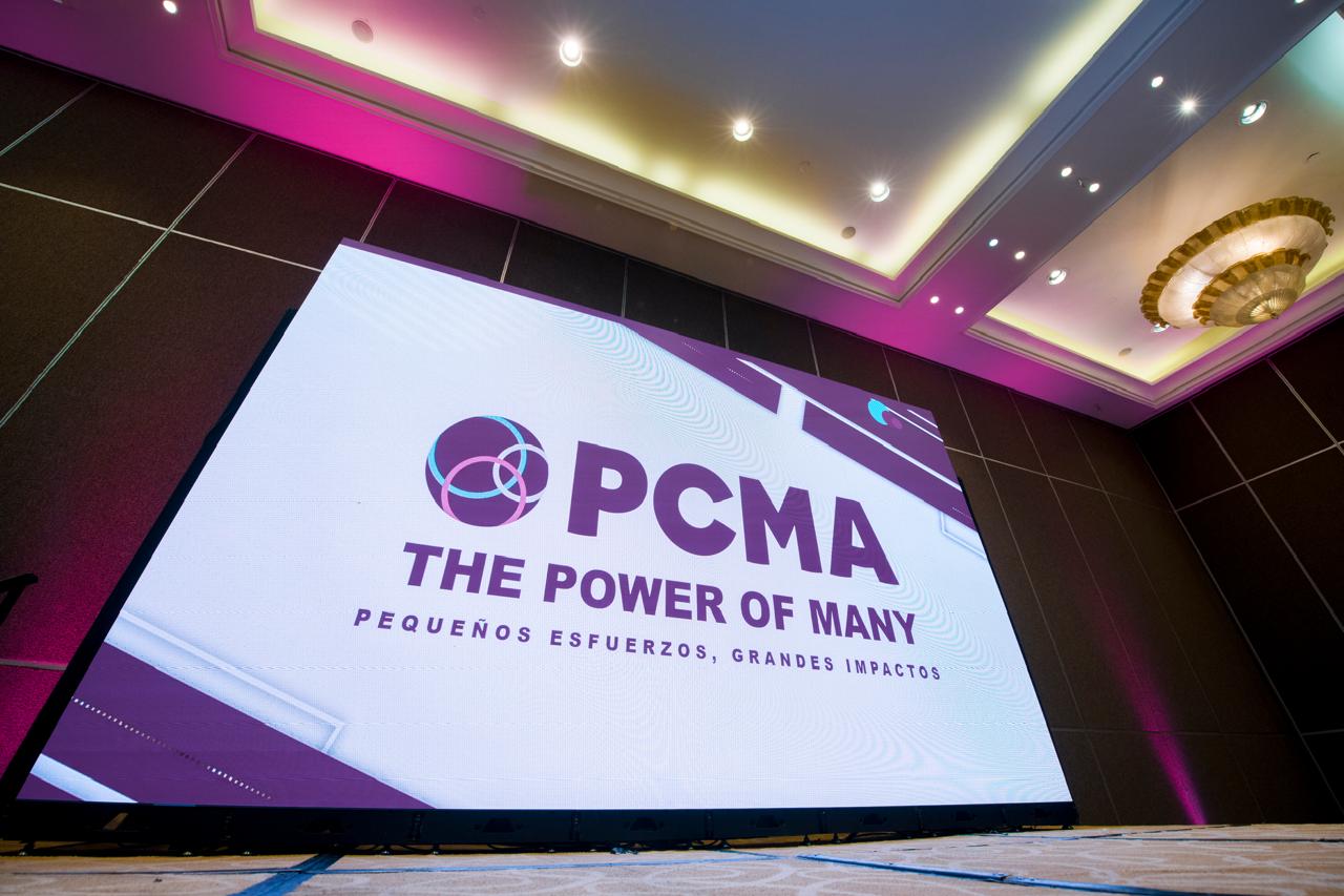 Pantalla principal del lanzamiento de “The Power of Many” de PCMA Mexico Chapter durante una presentación sobre sostenibilidad e impacto colectivo en la industria de reuniones